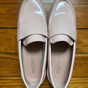 Kenneth Cole Reaction Women's Pink Patent Loafers size 8